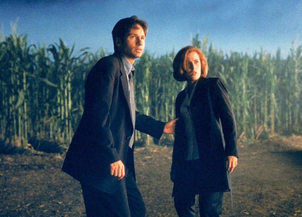 x-files-fight-the-future-mulder-scully-corn
