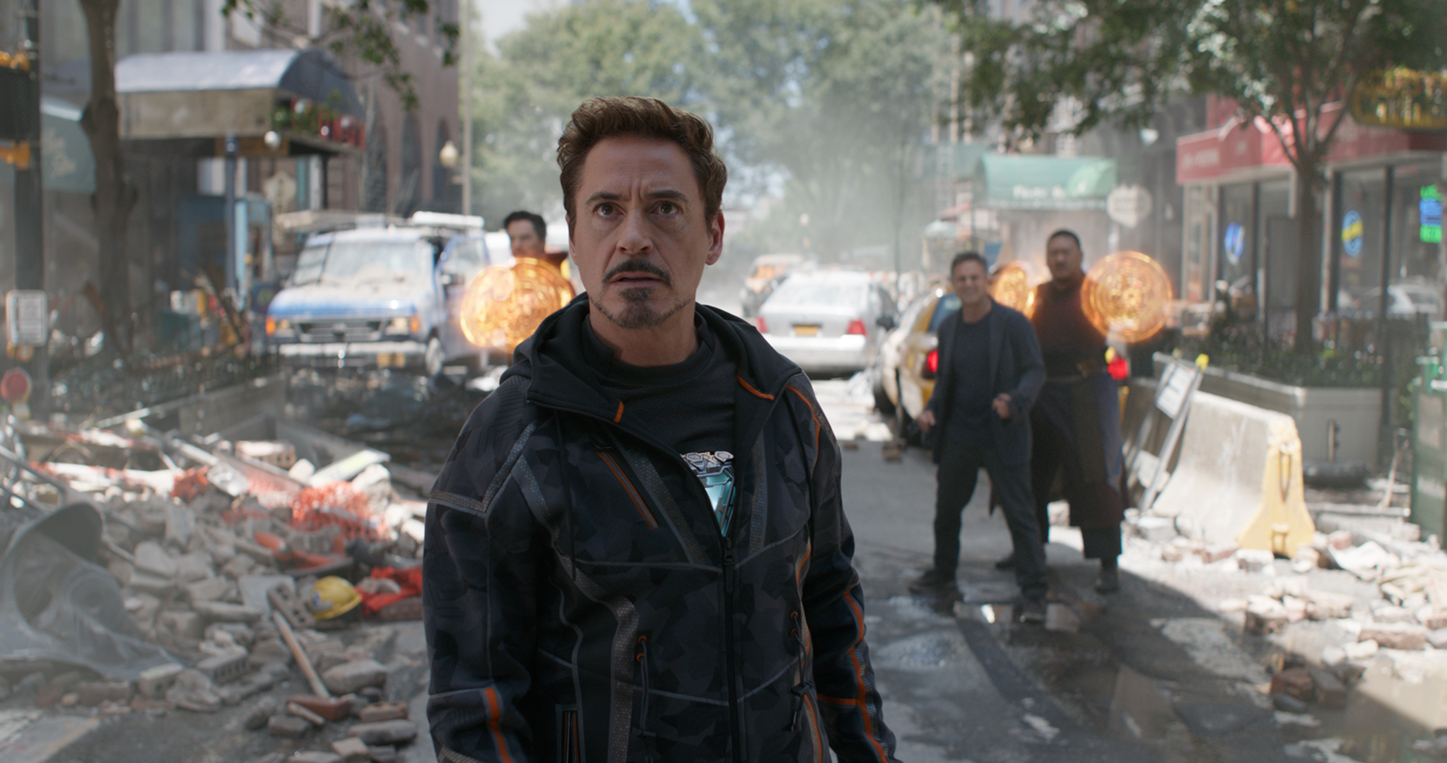 avengers-infinity-war-tony-stark-banner-strange.jpg